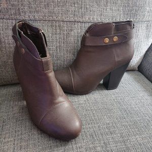 a.n.a. A New Approach Brown Leather Ankle Boots Women's Sz 8 Buckle Zip Bootie